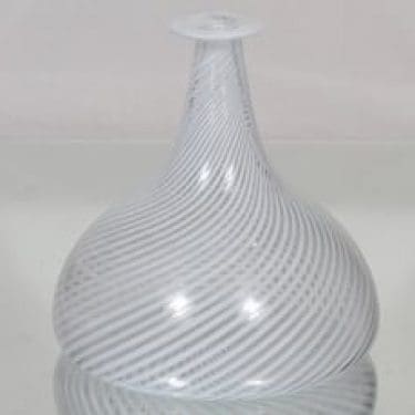 Nuutajärvi Pro Arte koristepullo, valkoinen-kirkas, suunnittelija Heikki Orvola,