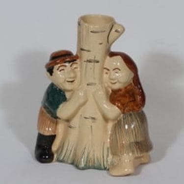 Kupittaan savi Ville ja Helena figuuri, suunnittelija Viljo Mäkinen, käsinmaalattu, naivismi