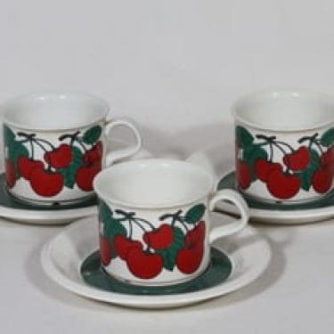 Arabia Kirsikka kahvikupit, punainen, 3 kpl, suunnittelija Inkeri Seppälä, serikuva, retro