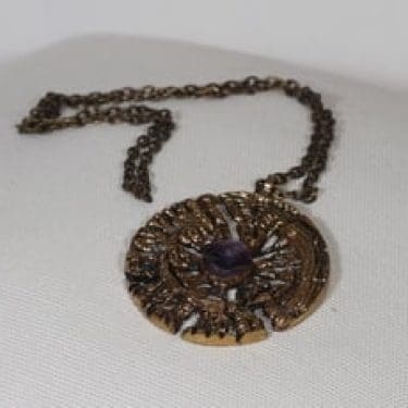 Turun hopea kaulakoru, Auringonkehrä, suunnittelija Pentti Sarpaneva, Auringonkehrä, pronssi