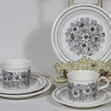 Arabia Krokus kahvikupit ja lautaset, musta, 2 kpl, suunnittelija Esteri Tomula, serikuva