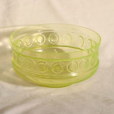 Riihimäen lasi Kehrä malja, keltainen, suunnittelija Tamara Aladin,