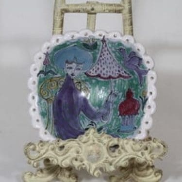 Arabia koristelautanen, käsinmaalattu, suunnittelija Hilkka-Liisa Ahola, käsinmaalattu, pieni, käsinmuotoiltu, signeerattu