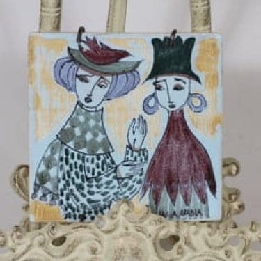 Arabia koristelaatta, käsinmaalattu, suunnittelija Hilkka-Liisa Ahola, käsinmaalattu, pieni, signeerattu, uniikki