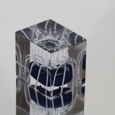 Nuutajärvi Vuosikuutio taidelasi, 1977, suunnittelija Oiva Toikka, 1977, filigraani, signeerattu, numeroitu