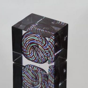 Nuutajärvi Vuosikuutio taidelasi, 1994, suunnittelija Oiva Toikka, 1994, signeerattu, numeroitu