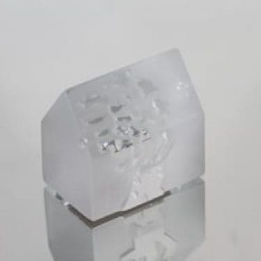 Iittala Iittalan kylä koriste-esine, Puutalo, suunnittelija Jorma Vennola, Puutalo, signeerattu, numeroitu