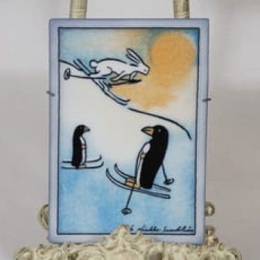 Arabia koristelaatta, suunnittelija Heljä Liukko-Sundström, pieni, serikuva, eläinaihe