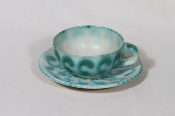 Kupittaan savi 347 teekuppi, käsinmaalattu, suunnittelija Helmi Suova, käsinmaalattu, kobolttiväri, signeerattu