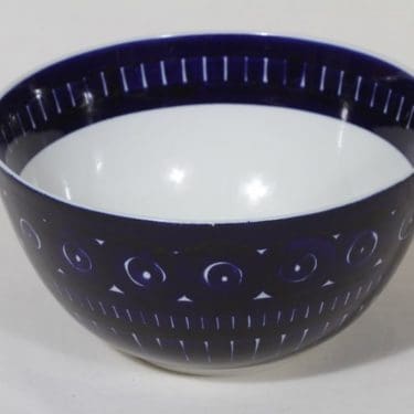 Arabia Valencia vihannesmalja, 2.5 l, suunnittelija Ulla Procope, 2.5 l, käsinmaalattu, signeerattu