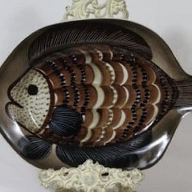 Arabia vati, käsinmaalattu, suunnittelija Gunvor Olin-Grönqvist, käsinmaalattu, signeerattu, Kala-aihe