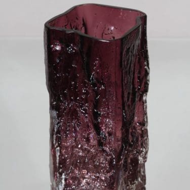 Kumela Kallio maljakko, lila, suunnittelija Kaj Blomqvist,