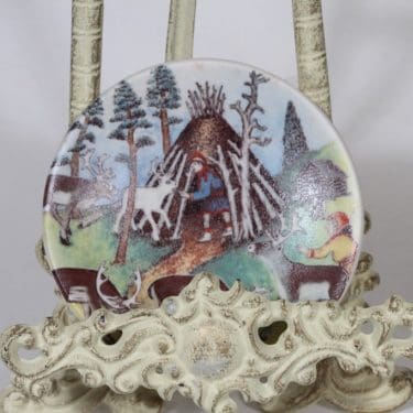 Arabia vuosilautanen, Poromies kesällä, suunnittelija Andreas Alariesto, Poromies kesällä, pieni, serikuva