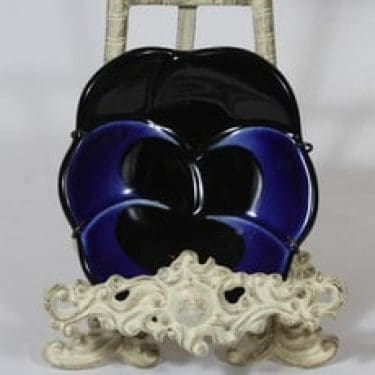 Arabia koristelautanen, Viola, suunnittelija Birger Kaipiainen, Viola, pieni