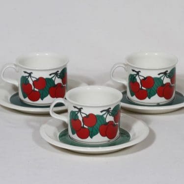Arabia Kirsikka kahvikupit, 3 kpl, suunnittelija Inkeri Seppälä, serikuva, retro