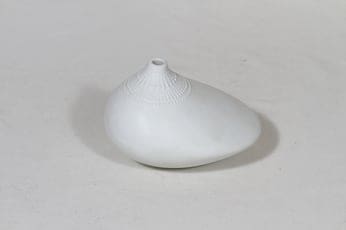 Rosenthal Pollo koriste-esine, valkoinen, suunnittelija Tapio Wirkkala, mattalasite