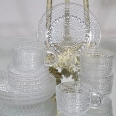 Nuutajärvi Kastehelmi kahvikupit ja lautaset, kirkas, 4 kpl, suunnittelija Oiva Toikka,