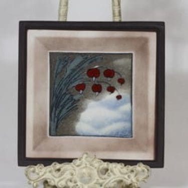 Arabia koristelaatta, Särkynyt sydän, suunnittelija Heljä Liukko-Sundström, Särkynyt sydän, käsinmaalattu, signeerattu