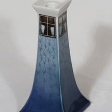 Arabia kynttilänjalka, signeerattu, suunnittelija Heljä Liukko-Sundström, signeerattu, serikuva