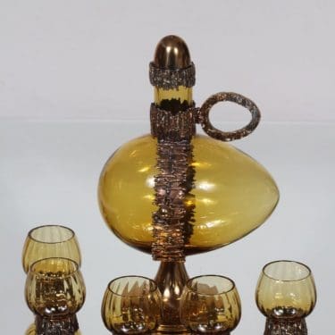 Turun hopea karahvi ja lasit, 5 kpl, suunnittelija Pentti Sarpaneva, pronssivanne