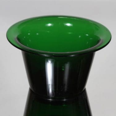 Riihimäen lasi Kartio kulho, vihreä, suunnittelija Nanny Still,
