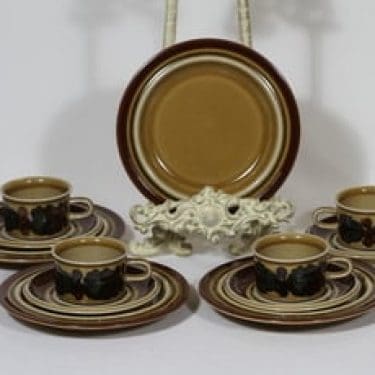 Arabia Otso mokkakupit ja lautaset, 4 kpl, suunnittelija Raija Uosikkinen, erikoiskoriste, retro