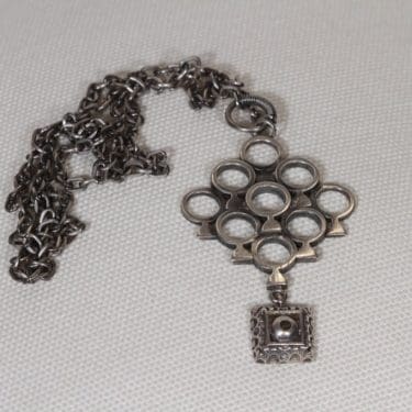 Turun Hopea kaulakoru, hopea, suunnittelija Pentti Sarpaneva, hopea