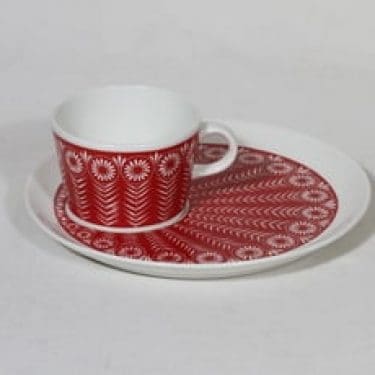 Arabia Riikinkukko kuppi ja erikoislautanen, punainen, suunnittelija Raija Uosikkinen, serikuva