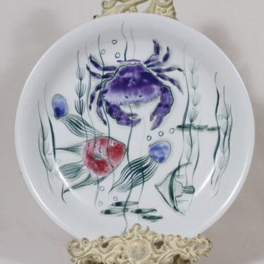 Arabia Crayfish lautanen, käsinmaalattu, suunnittelija Anja Juurikkala, käsinmaalattu