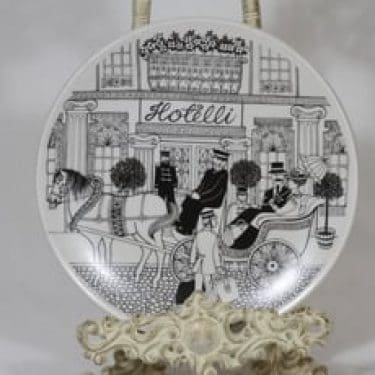 Arabia koristelautanen, Piccolo, suunnittelija Raija Uosikkinen, Piccolo, serikuva, tilattu koriste