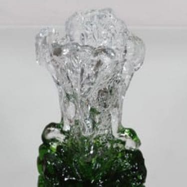 Humppila Kasvimaalla maljakko, kirkas-vihreä, suunnittelija Pertti Santalahti, massiivinen, retro