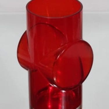 Riihimäen lasi Pablo maljakko, punainen, suunnittelija Erkkitapio Siiroinen,
