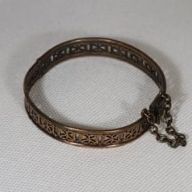 Turun Hopea rannekoru, pronssi, suunnittelija Pentti Sarpaneva, pronssi