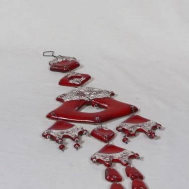 Kalevala Koru seinäkoriste, punainen, suunnittelija , käsityö