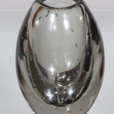 Nuutajärvi GN 37 taidelasi, happosigneerattu, suunnittelija Gunnel Nyman, happosigneerattu, massiivinen