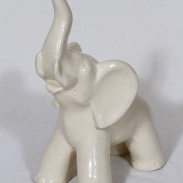 Kupittaan savi 359 III eläinfiguuri, norsu, suunnittelija Kerttu Suvanto-Vaajakallio, norsu