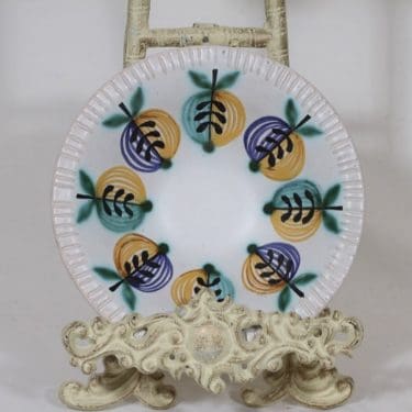 Kupittaan savi kulho, käsinmaalattu, suunnittelija Orvokki Laine, käsinmaalattu, pieni, signeerattu, hedelmäaihe