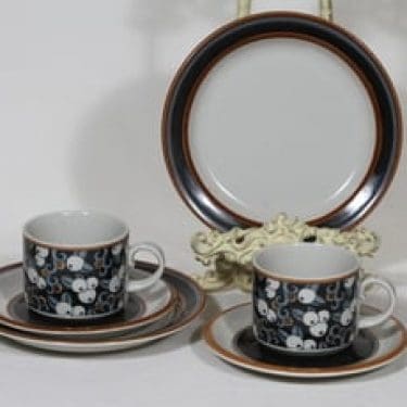 Arabia Taika teekupit ja lautaset, 2 kpl, suunnittelija Inkeri Seppälä, puhalluskoriste, retro