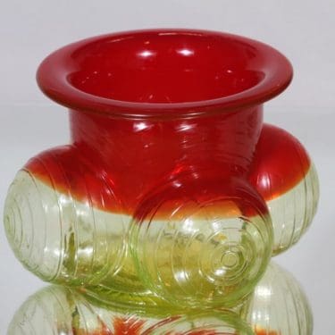 Riihimäen lasi 1301 maljakko, punainen-keltainen, suunnittelija Nanny Still, signeerattu, retro