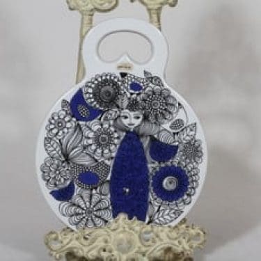 Arabia Pastoraali talouslevy, sininen, suunnittelija Esteri Tomula, serikuva, satuaihe