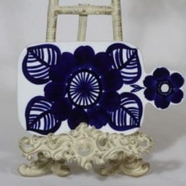 Arabia Köökki talouslevu, käsinmaalattu, suunnittelija Gunvor Olin-Grönqvist, käsinmaalattu, pieni, signeerattu