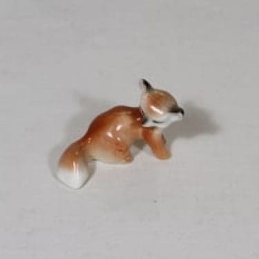 Arabia eläinfiguuri, kettu, suunnittelija Raili Eerola, kettu, pieni, käsinmaalattu