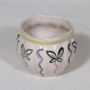 Kupittaan savi 126-1 maljakko, käsinmaalattu, suunnittelija Raili Suvanto, käsinmaalattu, signeerattu, kukka-aihe