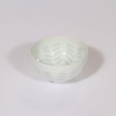 Arabia FK/33 malja, valkoinen, suunnittelija Friedl Holzer-Kjellberg, riisiposliini, massasigneerattu, pieni