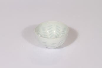 Arabia FK/33 malja, valkoinen, suunnittelija Friedl Holzer-Kjellberg, riisiposliini, massasigneerattu, pieni