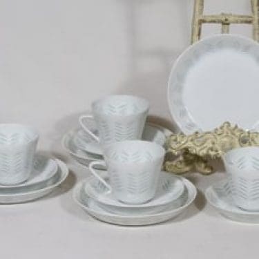Arabia Helmi kahvikupit ja lautaset, riisiposliini, 4 kpl, suunnittelija Friedl Holzer-Kjellberg, riisiposliini, 15 cl, massasigneerattu