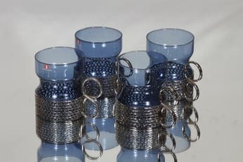 Iittala Tsaikka teelasit, sininen, 4 kpl, suunnittelija Timo Sarpaneva, metallikahva, i-väri