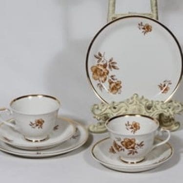 Arabia Myrna kahvikupit ja lautaset, 2 kpl, suunnittelija Olga Osol, serikuva, kukka-aihe