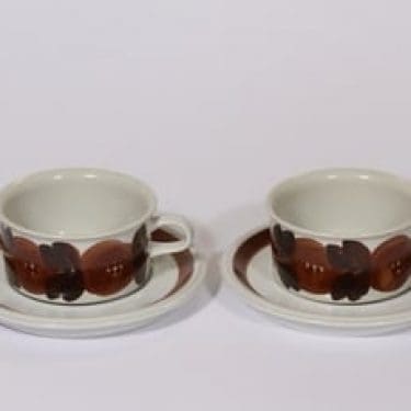 Arabia Rosmarin teekupit, käsinmaalattu, 2 kpl, suunnittelija Ulla Procope, käsinmaalattu, signeerattu