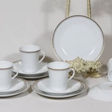 Arabia Helios kahvikupit ja lautaset, 4 kpl, suunnittelija Raija Uosikkinen, serikuva, ornamentti